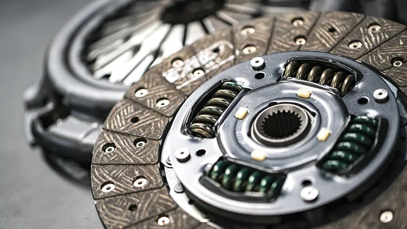 8 Bad Driving Habits That Affect the Car Clutch